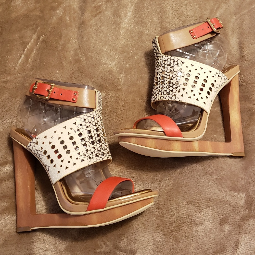BRAND NEW, UNIQUE, CUT OUT, BCBG MAXAZRIA WEDGES